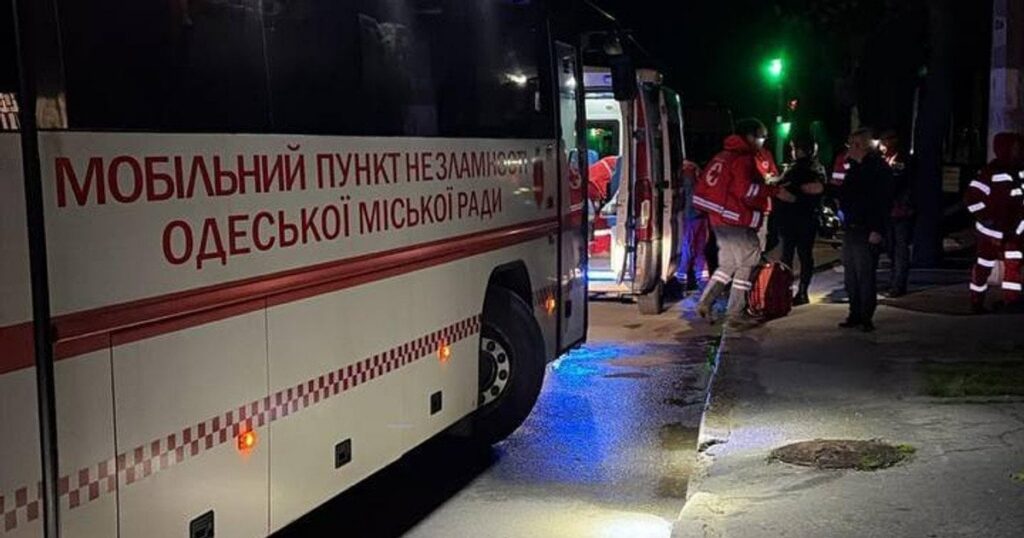 Атака на Одесу — 5 постраждалих, пошкоджені будівлі у Приморському районі — Укрaїнa