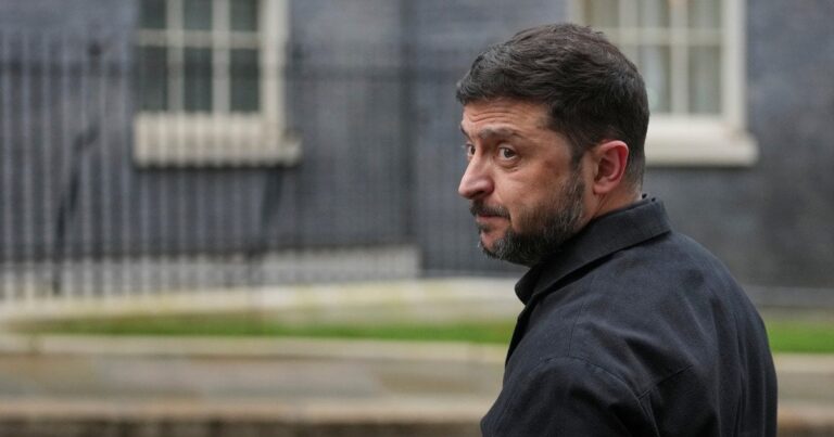 Що спонукатиме українців повертатися додому: заява Президента Зеленського