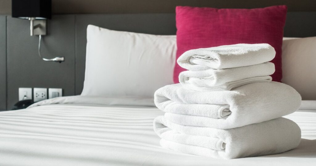 Чи варто прати нову постіль перед використанням: пояснення експертів і практичні поради — Різне