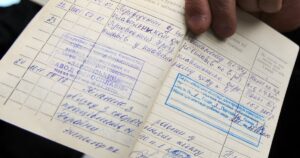 Не поспішайте з оцифруванням трудової: Пенсійний фонд України дає цінні поради