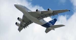 Європа за крок до авіаколапсу: дефіцит пального незабаром може зупинити рейси