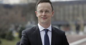 Петер Сіярто: Міністр закордонних справ Угорщини здобуває новий мандат у парламенті! Що це означає для майбутнього угорської політики?