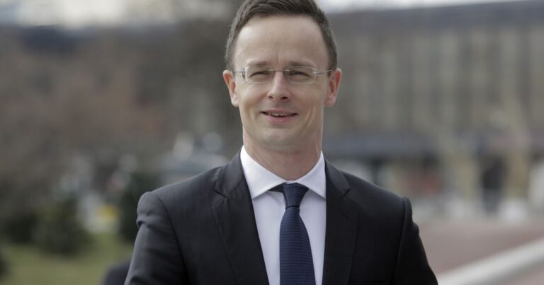 Петер Сіярто: Міністр закордонних справ Угорщини здобуває новий мандат у парламенті! Що це означає для майбутнього угорської політики?