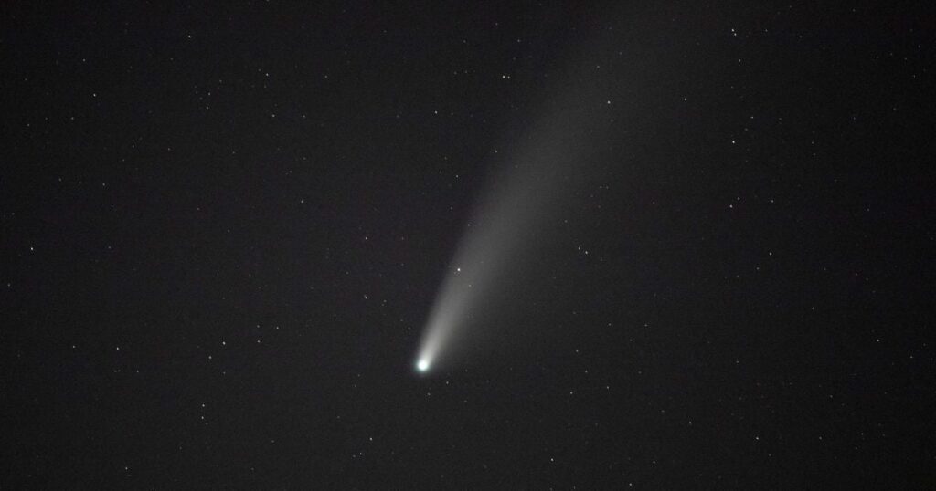 Комета над Україною - у небі пролетів імовірний метеор, відео — Укрaїнa