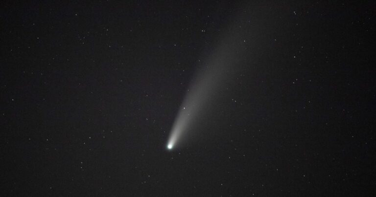 Незвичайне Видовище в Українському Небі: Комета чи Метеор?