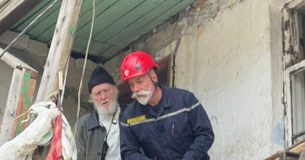 Майже тиждень під уламками: в Одесі з-під завалів врятували маленького плазуна (фото)