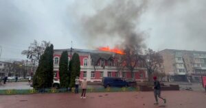 Атака на Прилуки 7 квітня - РФ вдарила по міській раді — Укрaїнa