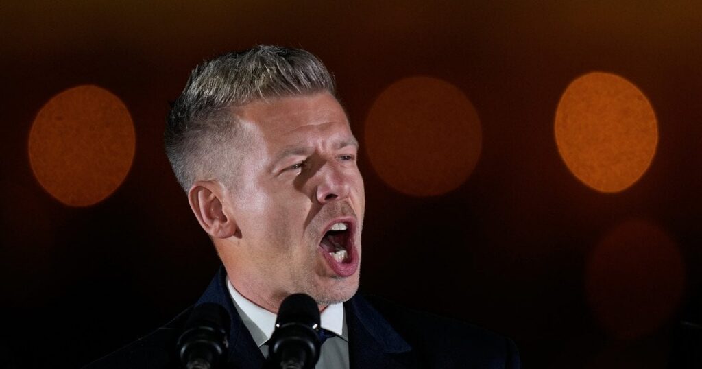 Петер Мадяр на мітингу закликав президента Угорщини піти у відставку та пообіцяв посилити НАТО — Світ