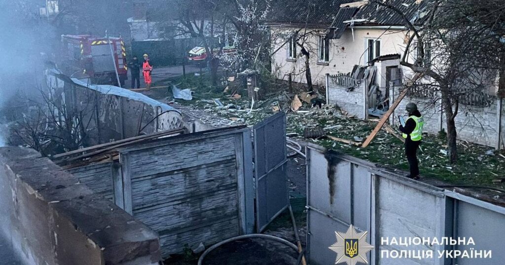 Чернігів масовано накрили дронами: загинув підліток, є руйнування