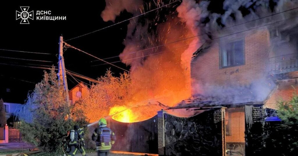 Будинки у вогні та поранені жителі: усе про нічну атаку дронів на 4 області України (фото)