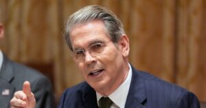 США: Винятки з нафтових санкцій щодо Росії продовжено – чи є альтернатива?