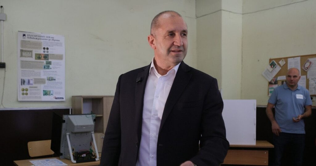 Вибори у Болгарії: лідирує партія проросійського Радева — Світ