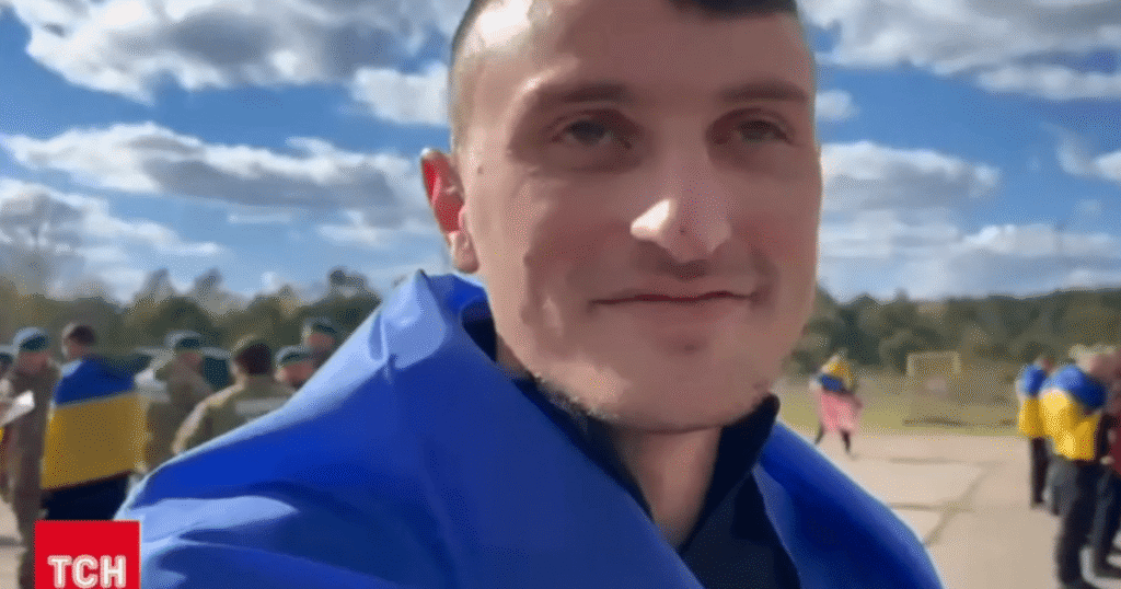 "Я запам’ятаю це на все життя": з полону повернувся захисник у свій 26-й день народження (щемливе відео)