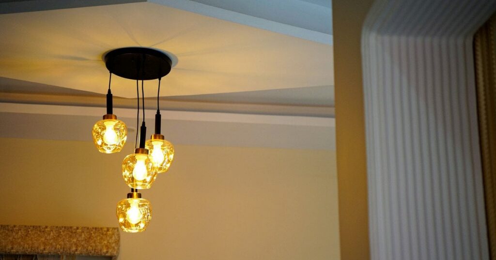 Екстрені відключення світла в Україні: в яких п’яти областях запровадили нові графіки