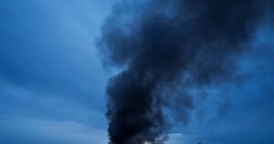 Росіяни кількома хвилями атакували великий обласний центр: багато жертв і руйнувань