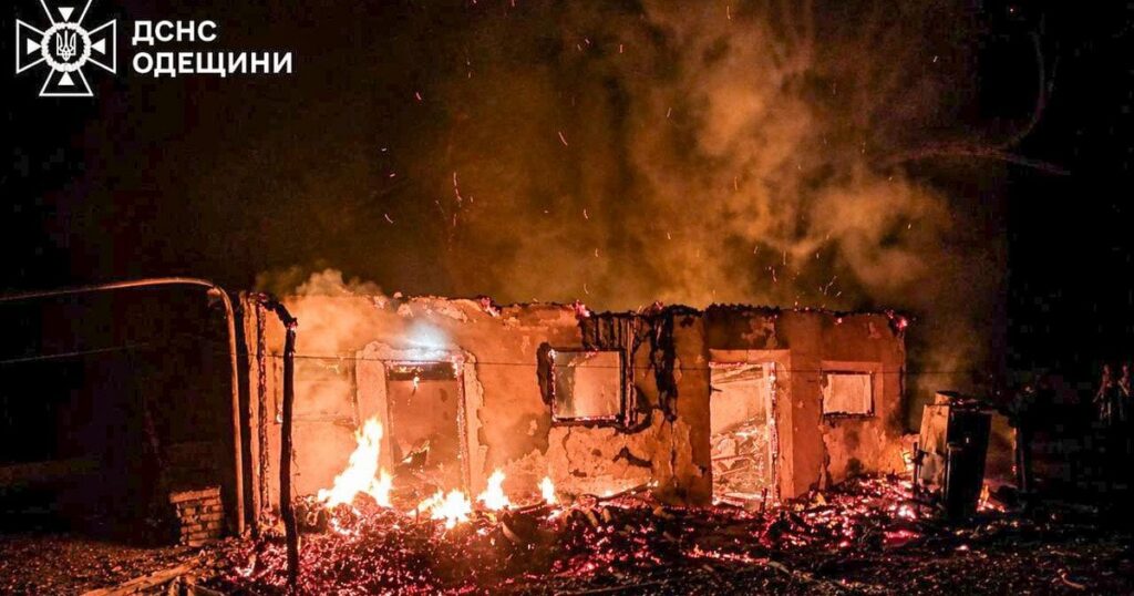 Три будинки рознесло до руїн: РФ масовано вдарила по одній з областей на півдні (фото) — Укрaїнa