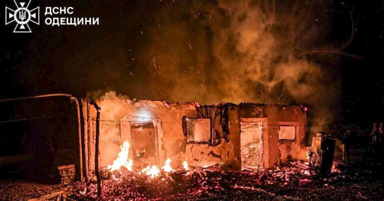 ЖАХ НА ОДЕСІ: Ворожий Удар Знищив Будинки та Поранених Людей