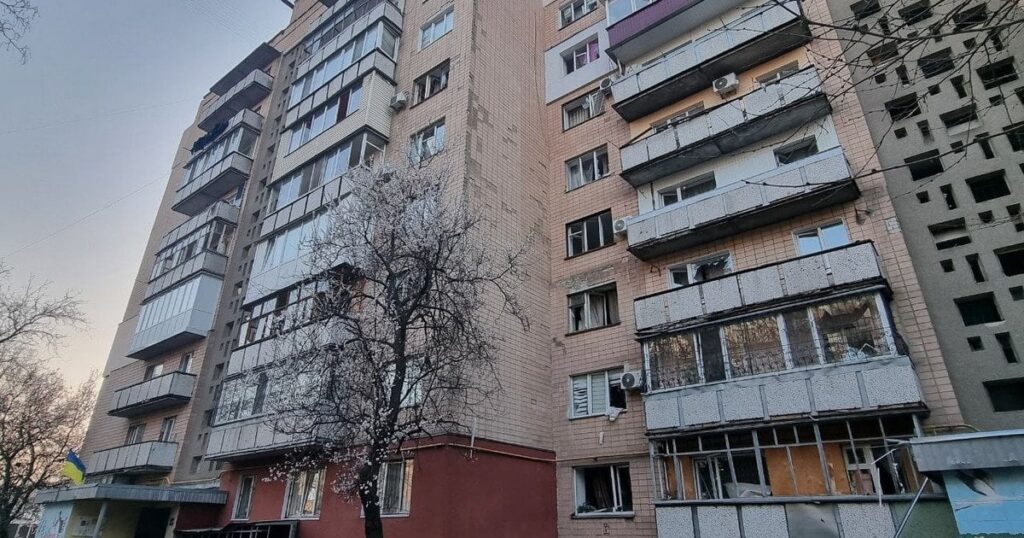 Атака РФ на Черкаси — загибла дитина, уламки пошкодили багатоповерхівки — Укрaїнa