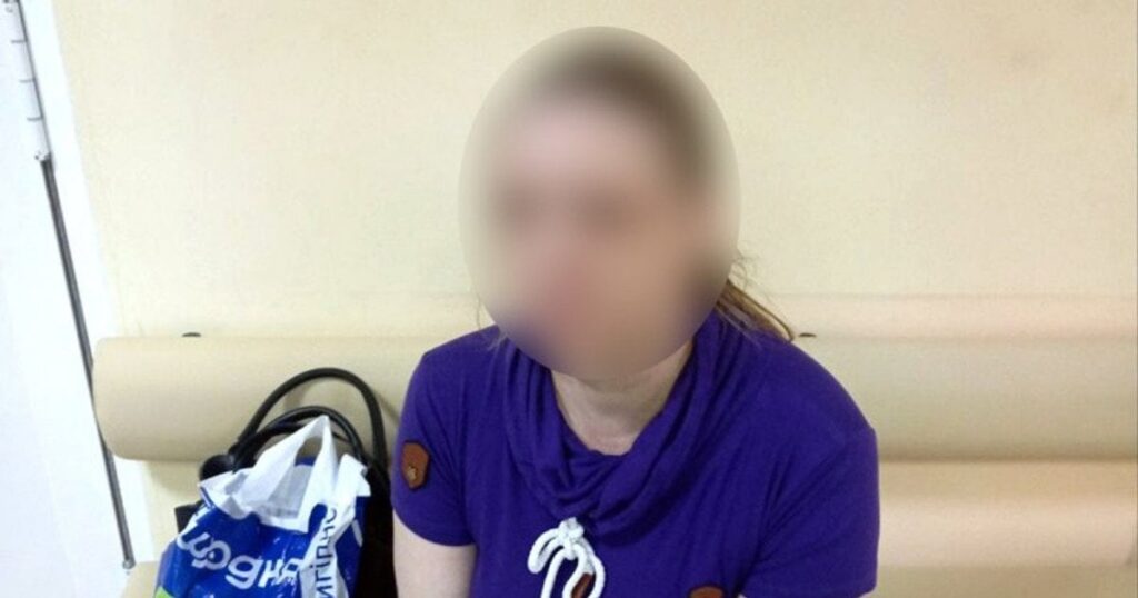 Місяць самолікування призвів до реанімації: на Хмельниччині матір підозрюють у недбалості щодо доньки