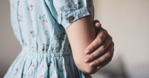 Чоловіка в Швеції звинувачують у примусі дружини до сексу з 120 особами