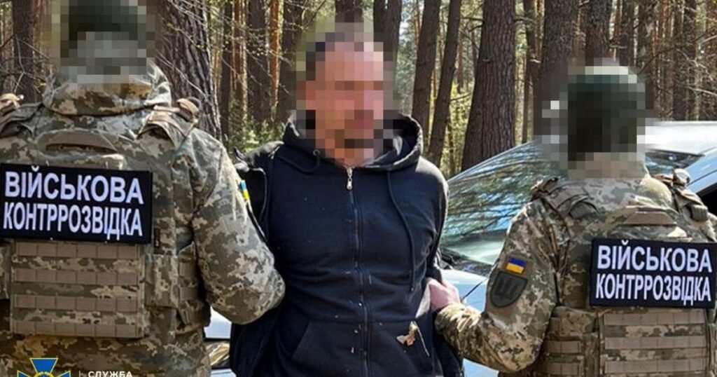Працівник ДПСУ корегував удари по Україні: його затримали — Укрaїнa