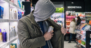 На Франківщині чоловік хотів вразити дівчину, але опинився у суді: що утнув