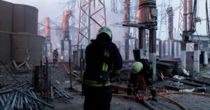 РФ атакувала великі енергооб’єкти: руйнування значні, тисячі людей залишилися без світла — Укрaїнa