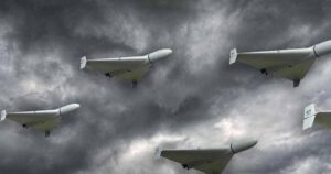 НЕЙМОВІРНЕ СПАСІННЯ У ДНІПРІ: УЛАМОК ДРОНА ВЛУЧИВ У ТЕЛЕФОН, ВРЯТУВАВШИ ЧОЛОВІКА ВІД ТРАГЕДІЇ!