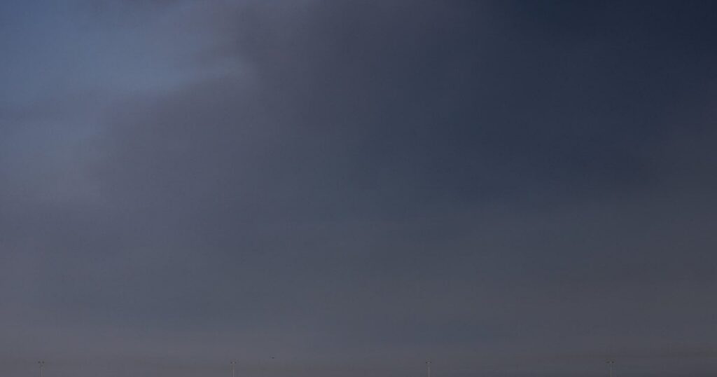 РФ вдарила балістикою по обласному центру: на місці атаки сильна пожежа, є постраждалі РФ вдарила балістикою по обласному центру: на місці атаки сильна пожежа, є постраждалі