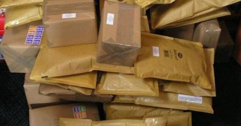 Україна на межі: Чому міжнародні посилки можуть стати дорожчими, а фінансування – під загрозою?