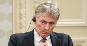 Пєсков про удари дронів по Москві — у Кремлі запевняють, що загрози існуванню РФ немає — Світ