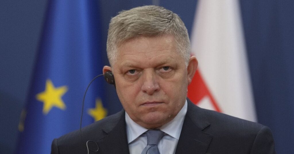 Фіцо "перевзувся" щодо України, але летить до Путіна: країна ЄС несподівано відкрила небо до Москви