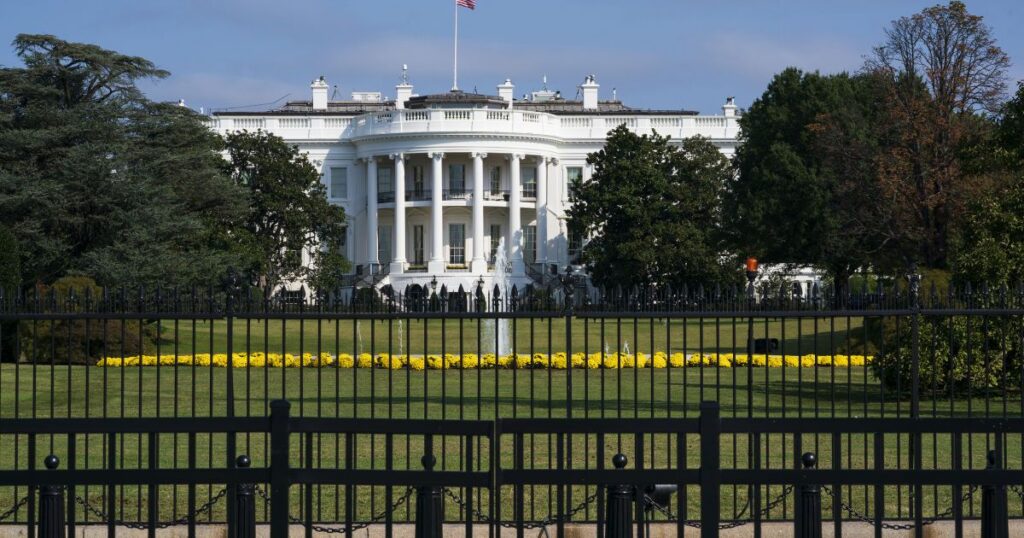 Біля Білого дому сталася стрілянина під час виступу Трампа: що відомо — Світ