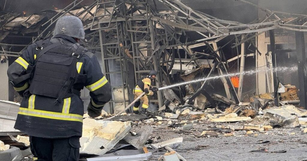 Розбитий в руїни дитсадок, "прильоти" у житлових кварталах та вбиті люди: РФ цинічно зірвала режим тиші (фото, відео)