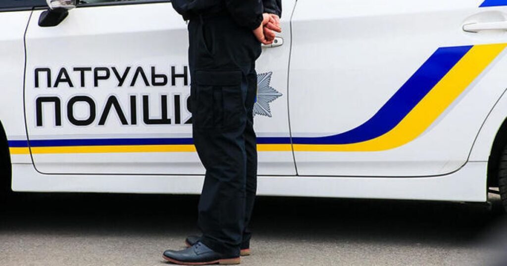Стрілянина у Києві — чоловік відкрив вогонь у будинку та забарикадувався в квартирі — Київ Стрілянина у Києві — чоловік відкрив вогонь у будинку та забарикадувався в квартирі — Київ