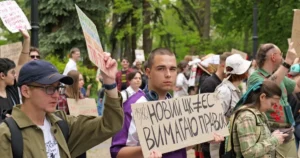 «Руки геть від прав людини»: новий Цивільний кодекс вивів людей на протести у Києві та інших містах — Укрaїнa