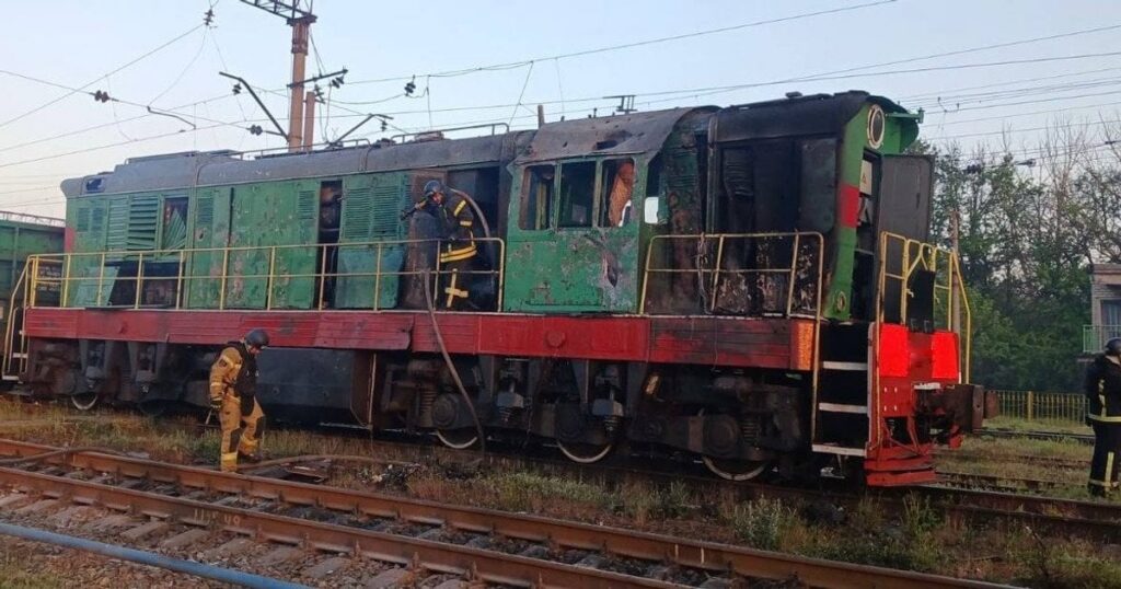 РФ вгатила по залізниці в одній із областей — постраждав машиніст — Укрaїнa