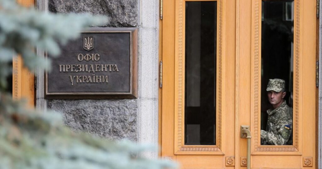 Скандал з Єрмаком та Веронікою-феншуй: у Зеленського відхрестилися від зв’язків з ворожками — Укрaїнa