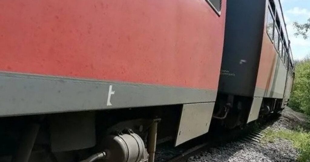 Авіабомба ФАБ-500 — у Бєлгородській області РФ через падіння з літака зійшов з рейок поїзд — Світ Авіабомба ФАБ-500 — у Бєлгородській області РФ через падіння з літака зійшов з рейок поїзд — Світ
