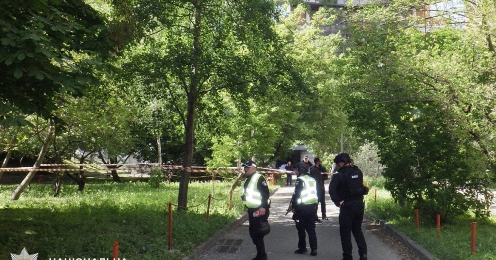 У Києві чоловік вистрілив із рушниці та випадково поранив жінку — Укрaїнa У Києві чоловік вистрілив із рушниці та випадково поранив жінку — Укрaїнa