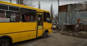 У Херсоні росіяни вгатили по маршрутці, є жертви — Укрaїнa