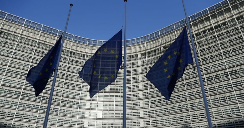 ЄС відповів на погрози Росії вдарити по Києву - дипломатів не евакуюватимуть — Політика