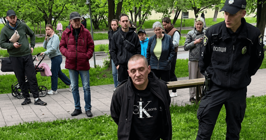 Взяв дитину в заручники, тікаючи від ТЦК: у Львові суд вирішив, що робити з чоловіком Взяв дитину в заручники, тікаючи від ТЦК: у Львові суд вирішив, що робити з чоловіком
