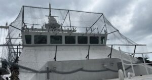 У росіян "горить" від страху: зварили гігантський "мангал" на сторожовому кораблі (фото)
