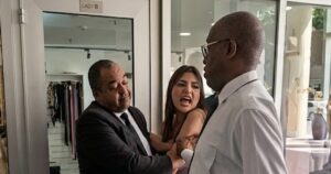 Різанина в салоні краси: розлючена клієнтка напала на перукаря через невдалу стрижку