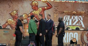 Біля легендарних пірамід Гізи: у Мережі показали, як будують арену для бою Усик — Верховен