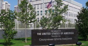 ПІДВИЩЕНА ЗАГРОЗА УДАРІВ ПО УКРАЇНІ: ПОПЕРЕДЖЕННЯ ПОСОЛЬСТВА США ТА РЕКОМЕНДАЦІЇ УКРАЇНЦЯМ