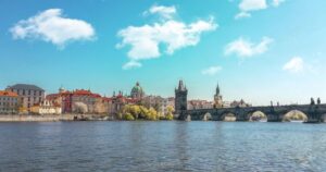 Повернення українців з-за кордону - в Чехії заговорили про скасування тимчасового захисту — Укрaїнa