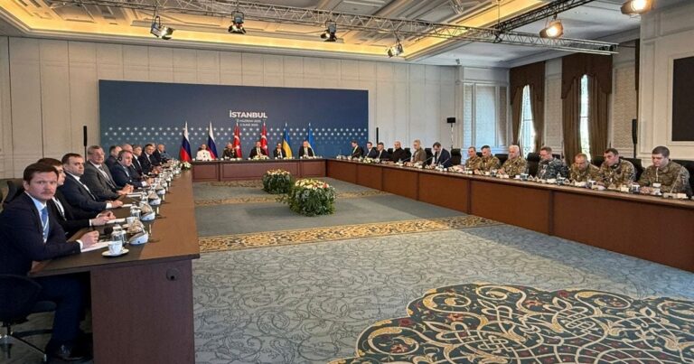 Росія: Переговори як Поступка – Логіка Кремля та Вплив на Міжнародну Політику