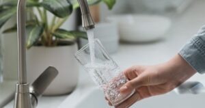 Вода здорожчає майже на 80%: українців попередили про нові тарифи